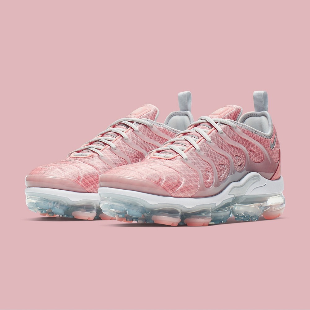 Nike Air VaporMax Plus Shoes in Bleached Coral